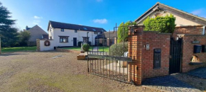 Massive 4 bed with countryside views in Peterborough